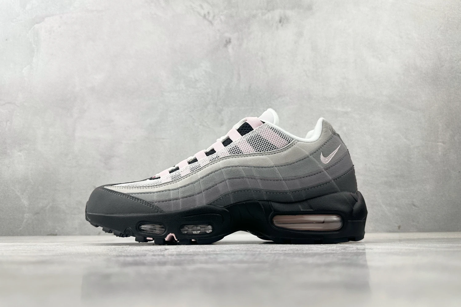 Nike Air Max 95 – Grey, Black & Soft Pink