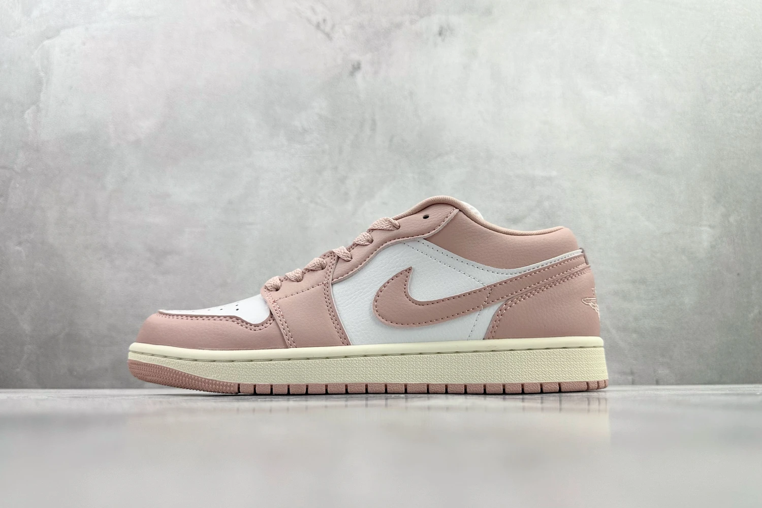 Jordan Low Sneaker – Blush Pink & White