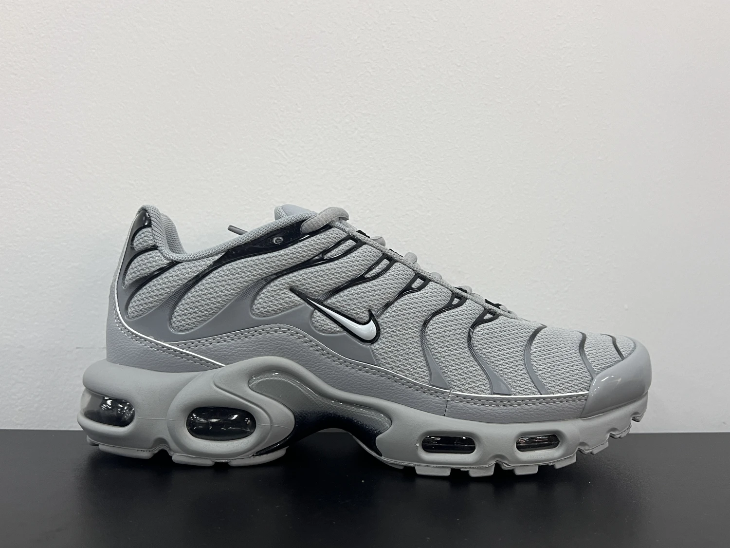 Nike Air Max Plus TN – Wolf Grey & Black