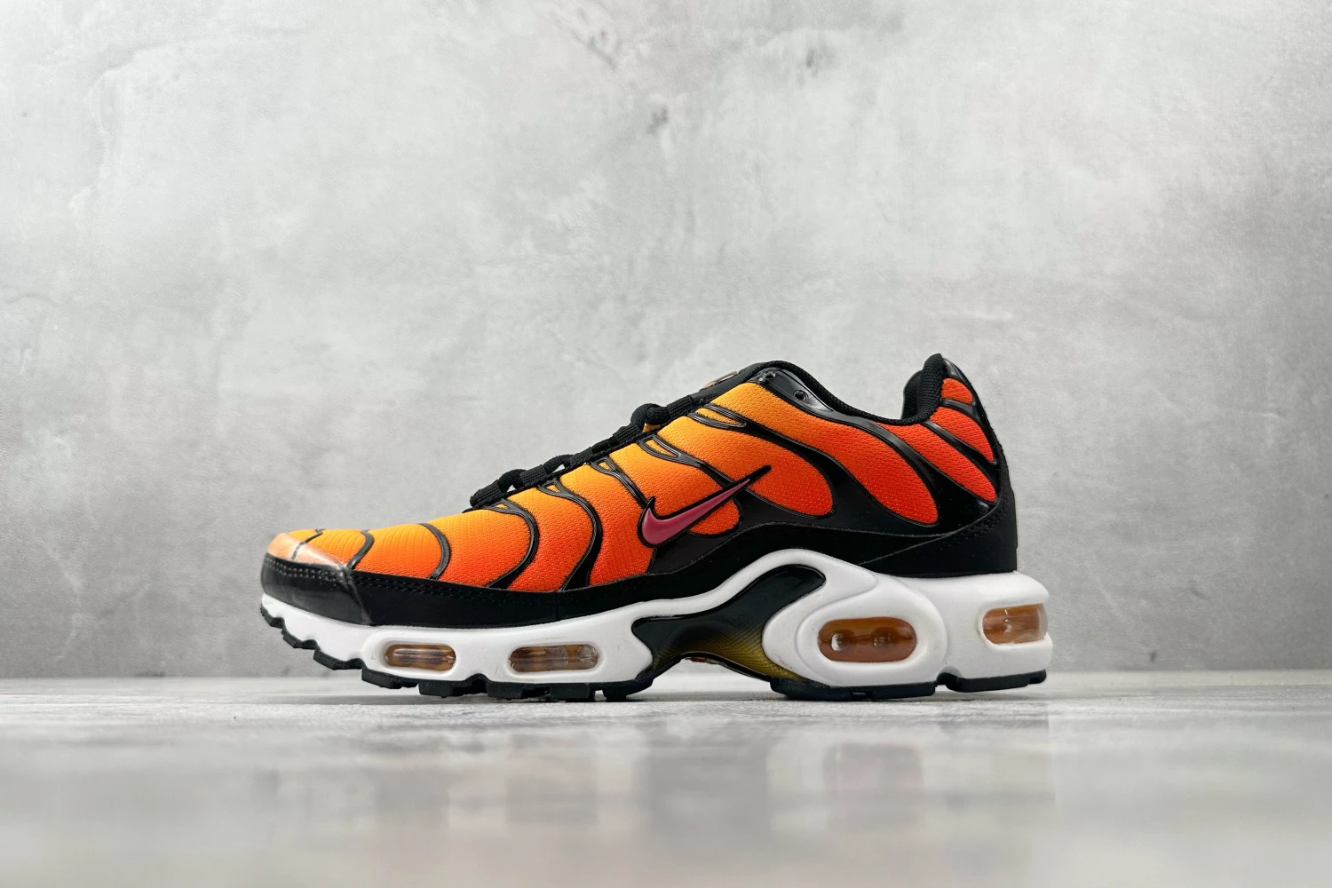 Nike Air Max Plus TN – Orange / Black Gradient