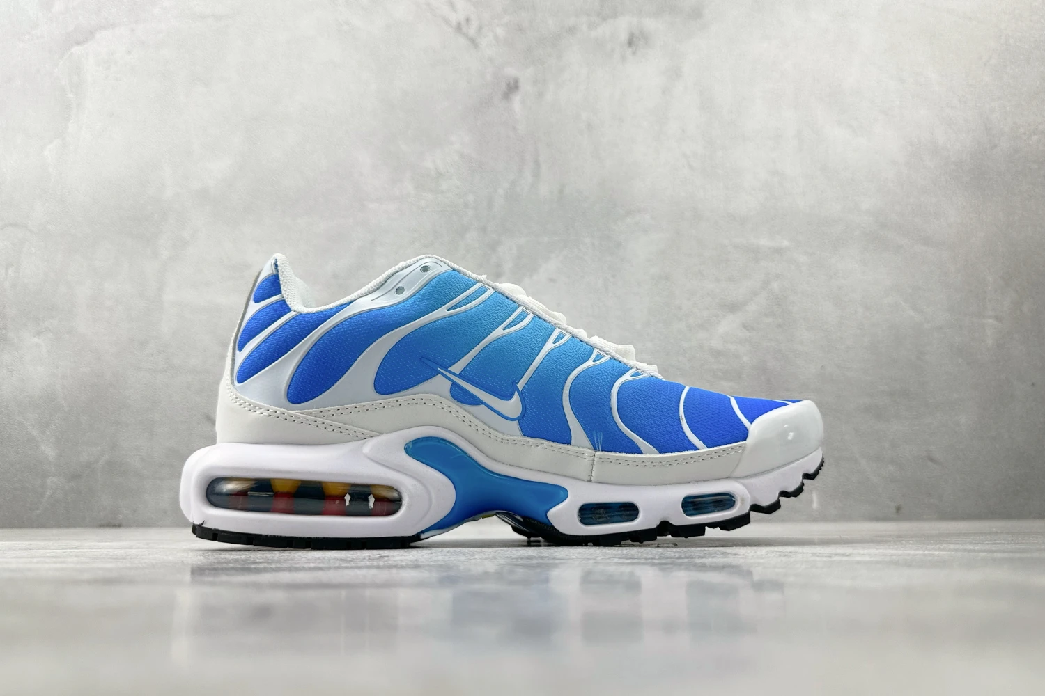 Nike Air Max Plus TN Blue Gradient White Sneakers