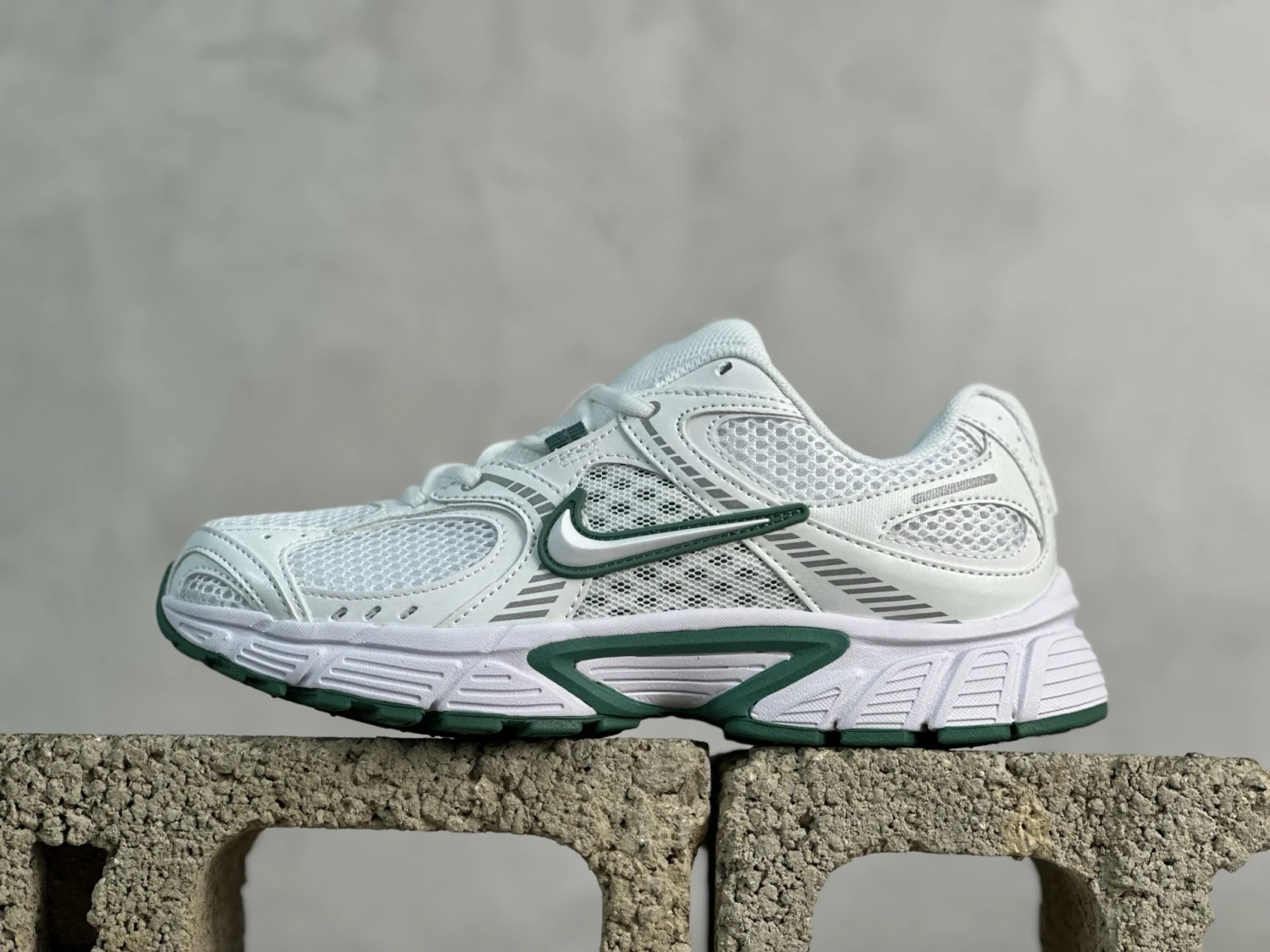 Nike Air Max Moto 2K – White, Silver & Emerald Green