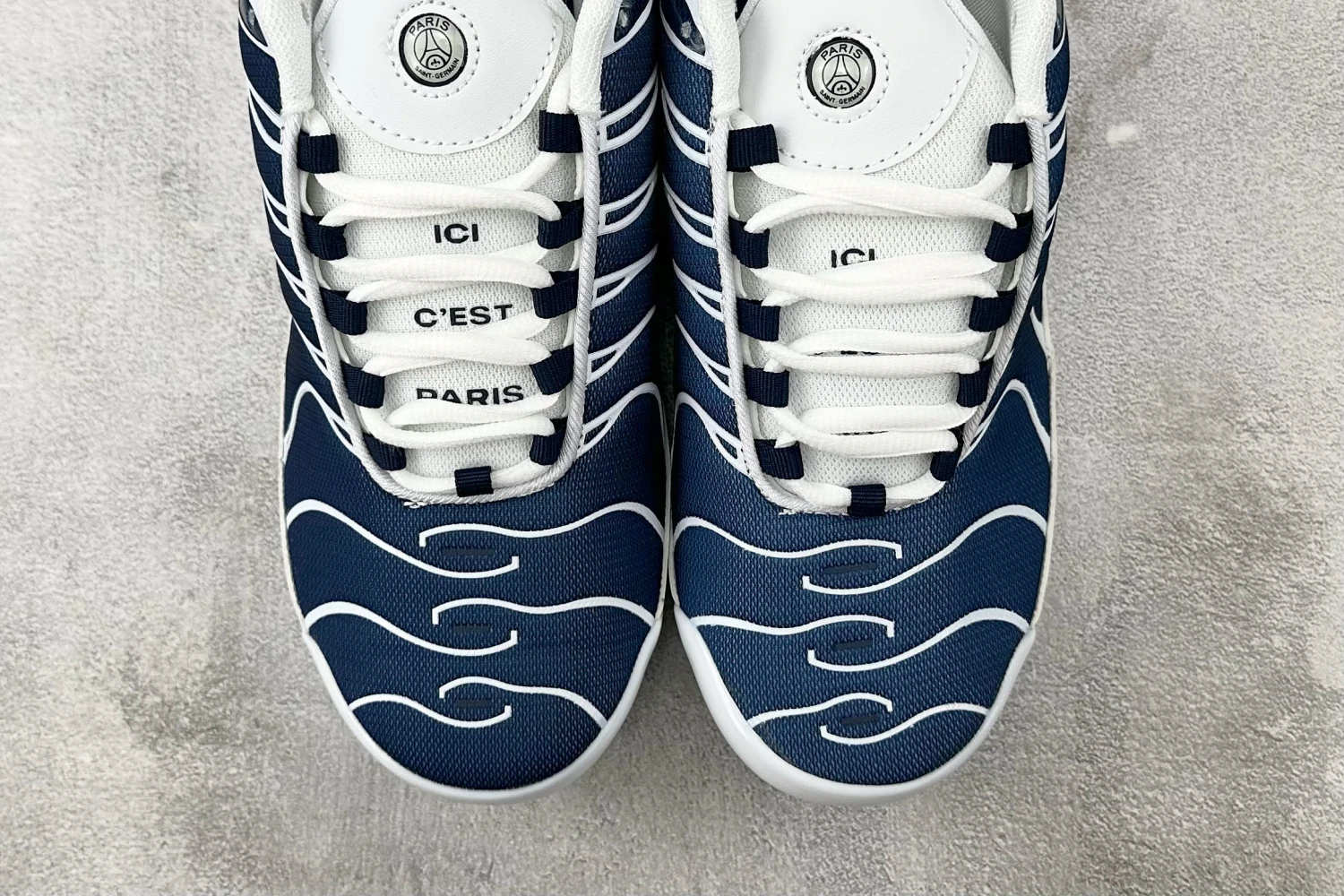 Nike Air Max Plus TN – White / Navy Blue