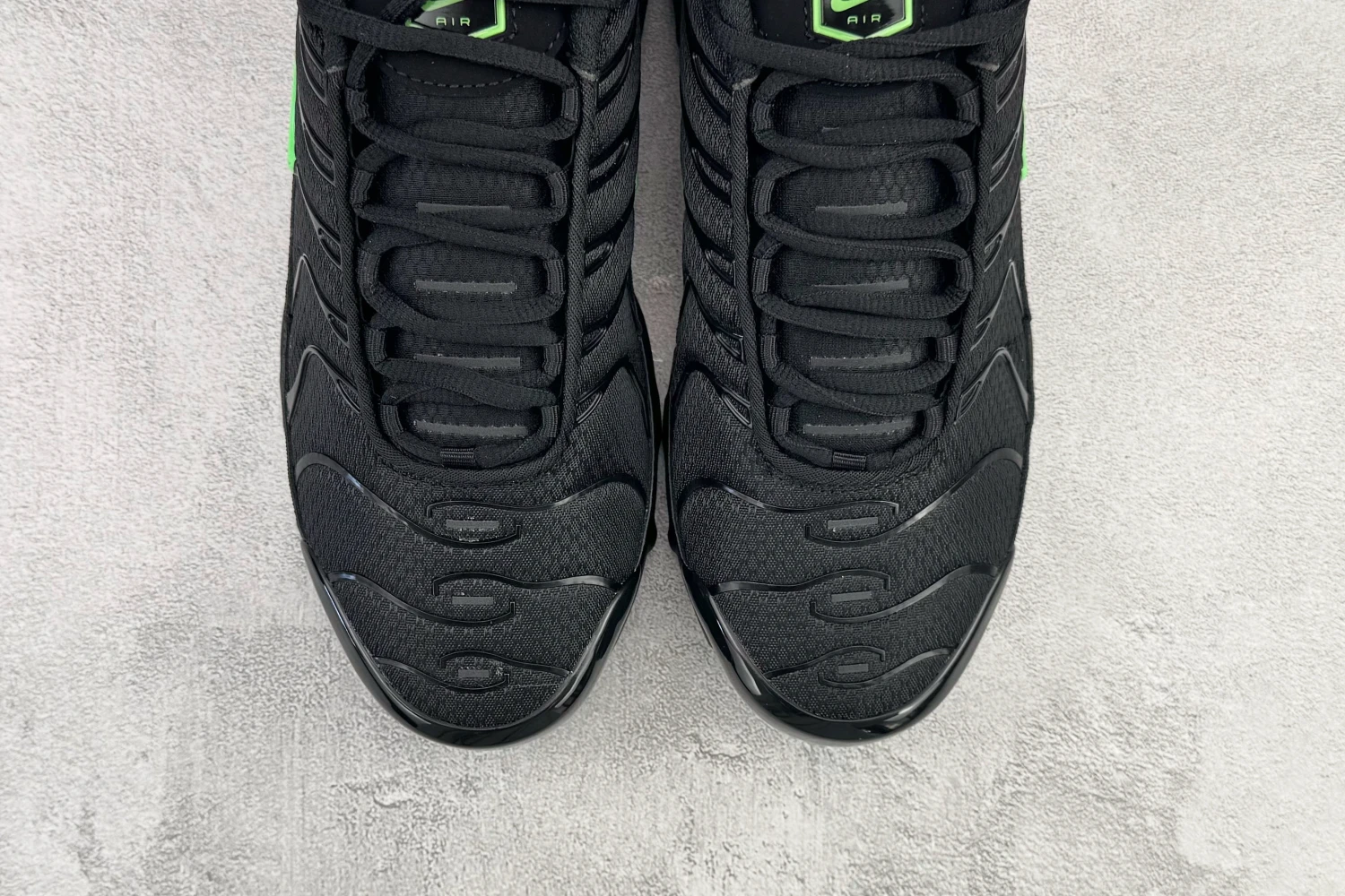 Nike Air Max Plus TN – Triple Black & Volt Green