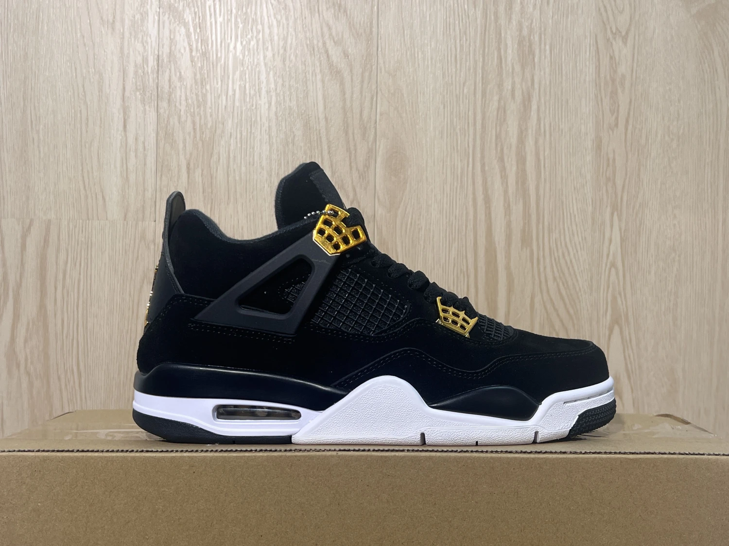 Air Jordan 4 Retro Black Gold Sneaker – Luxury Streetwear Edition