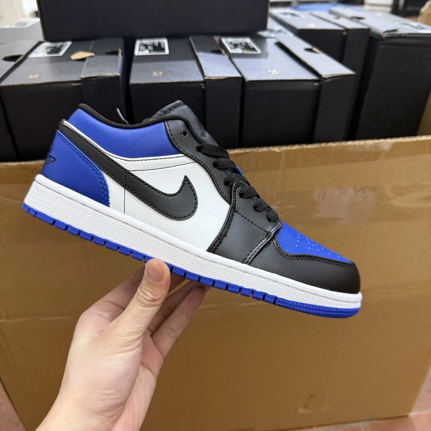Air Jordan Low – Black Royal Edition