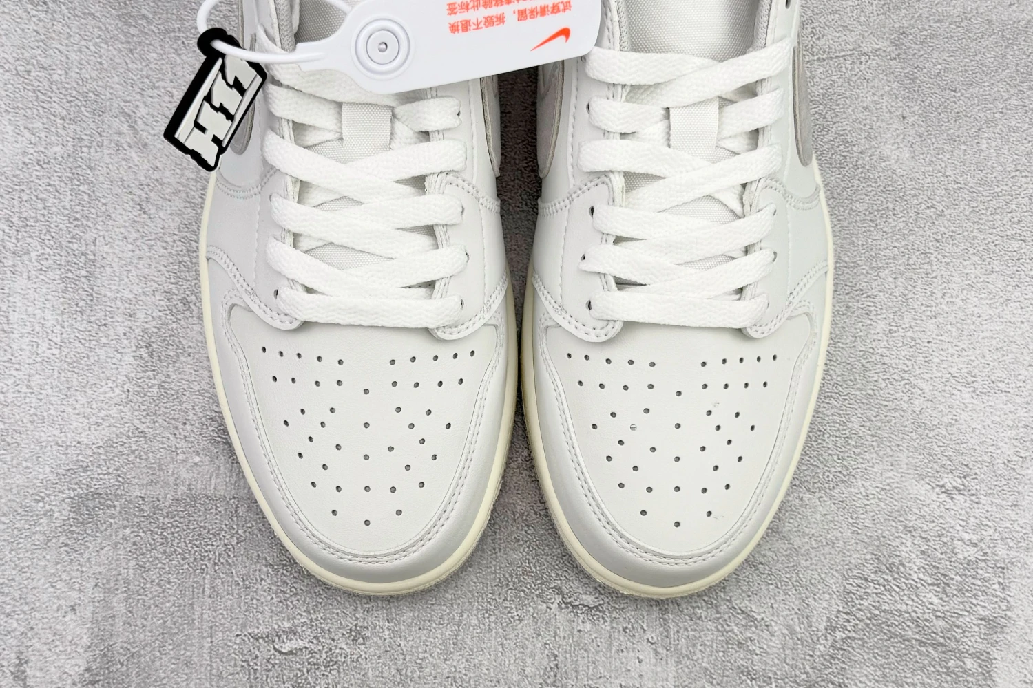 Nike Air Low Triple White