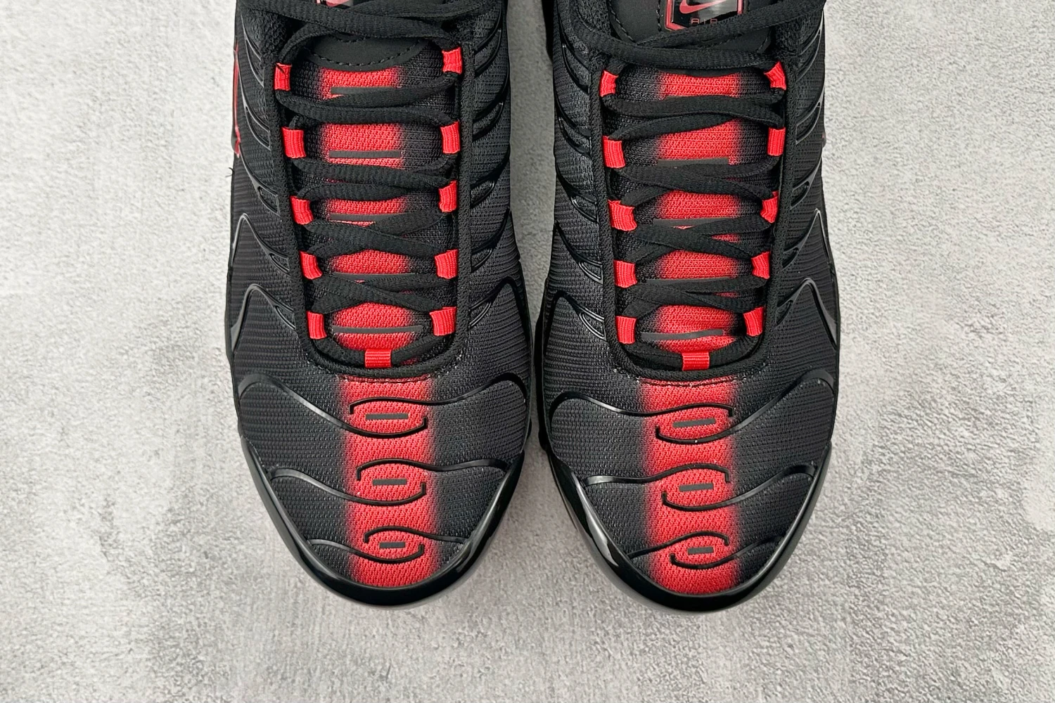 Nike Air Max Plus TN – Black & Red