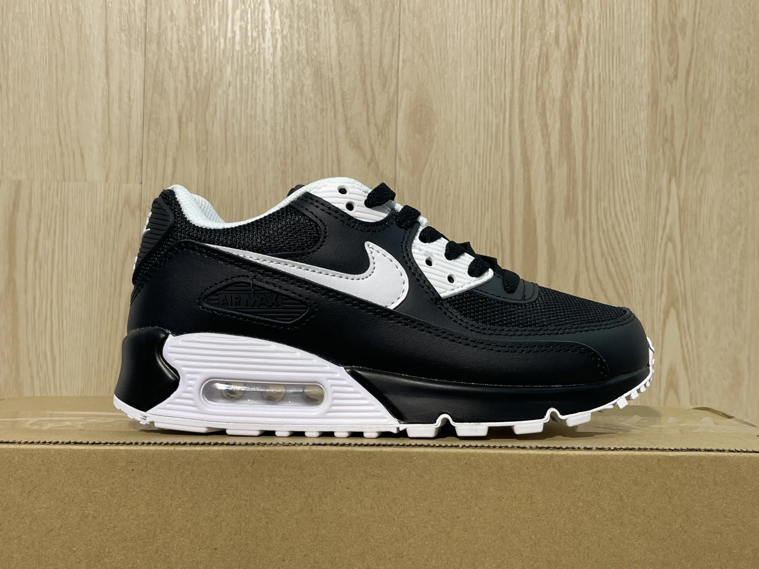 Nike Air Max 90 Essential Sneakers – Classic Black White Lifestyle Running Shoes