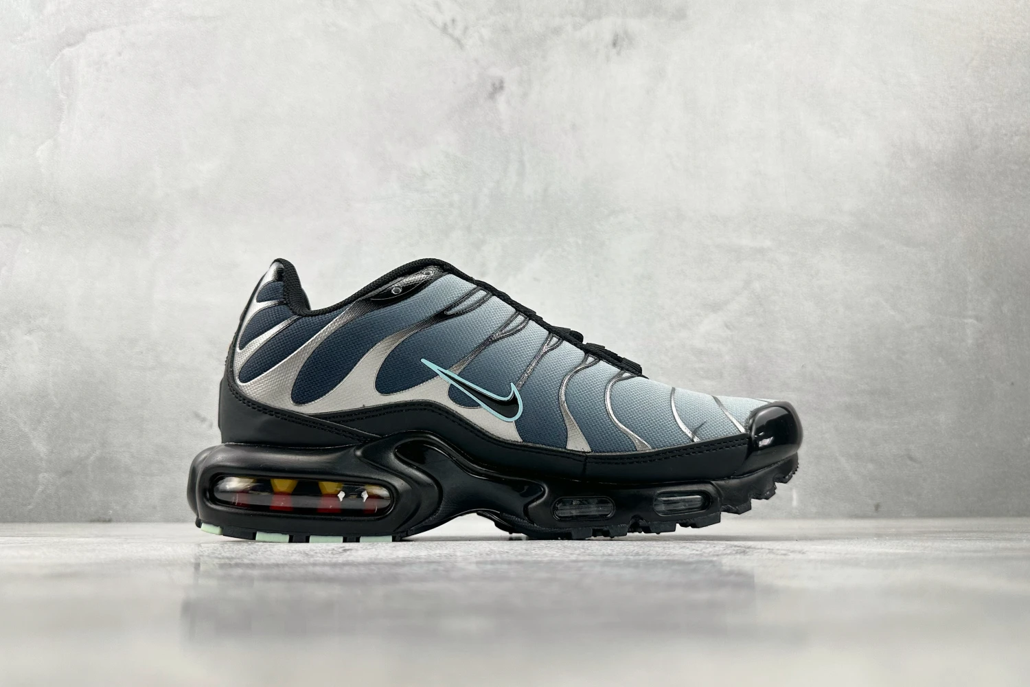 Nike Air Max Plus TN Midnight Blue Gradient Sneakers