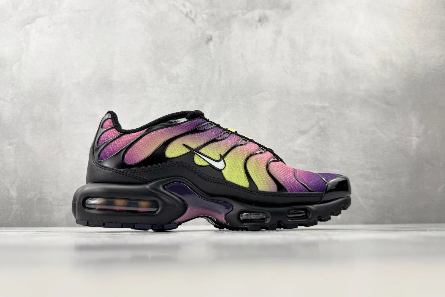 Nike Air Max Plus Aurora Fade Sneakers – Premium Purple Green Gradient Tuned Air Shoes
