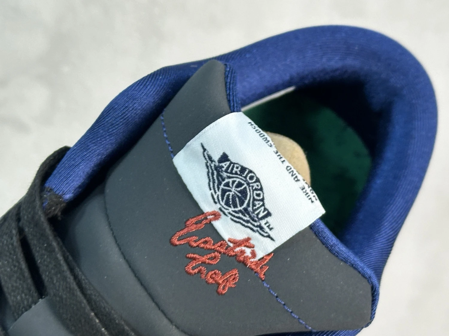 Air Jordan Low – Midnight Navy Edition