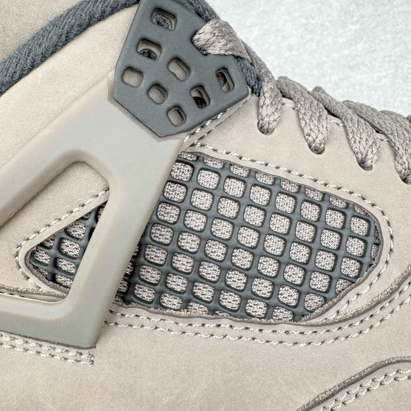 Air Jordan 4 Retro Taupe Haze – Taupe Haze/Off Noir/Infrared 23