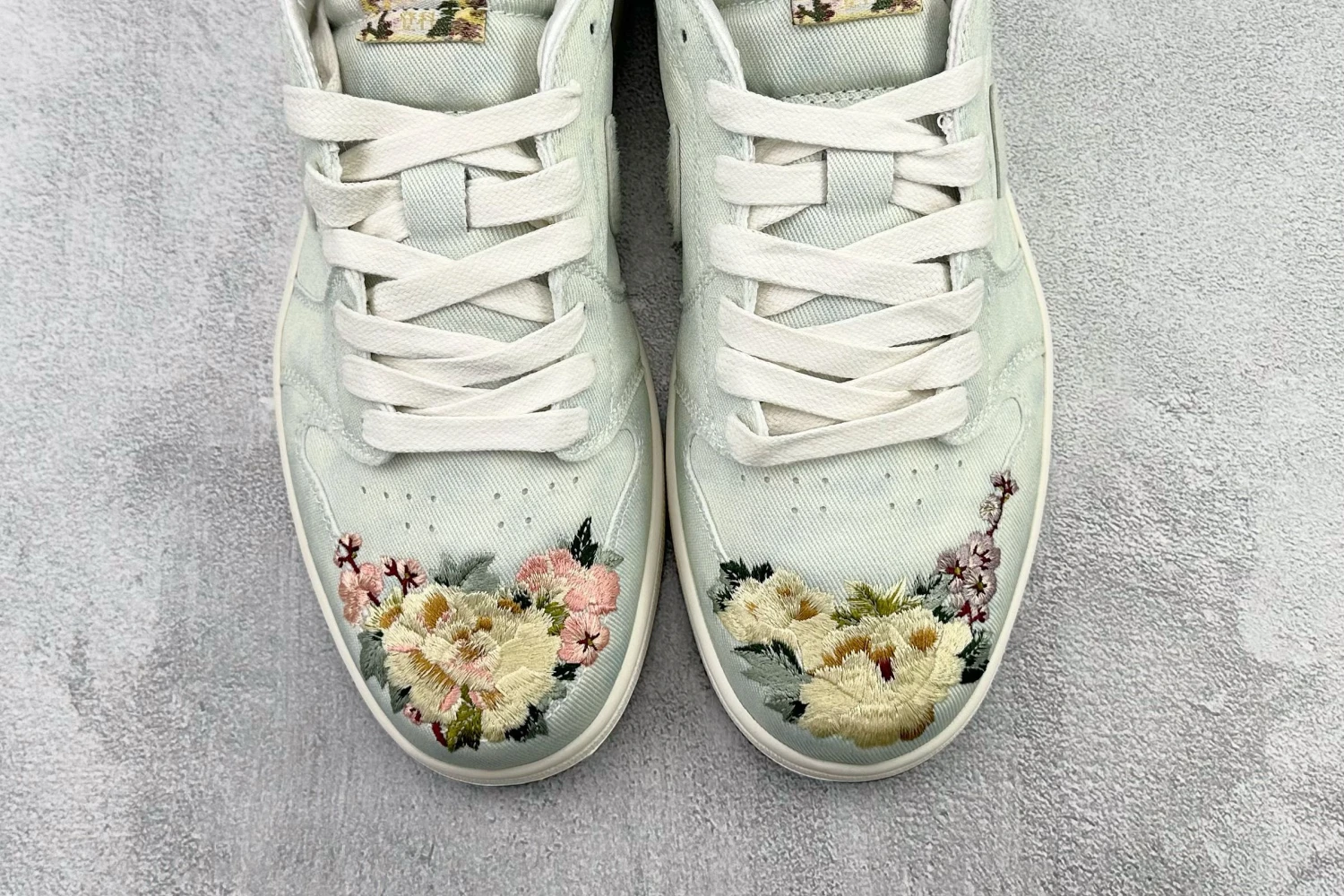 Floral Embroidered Casual Sneaker