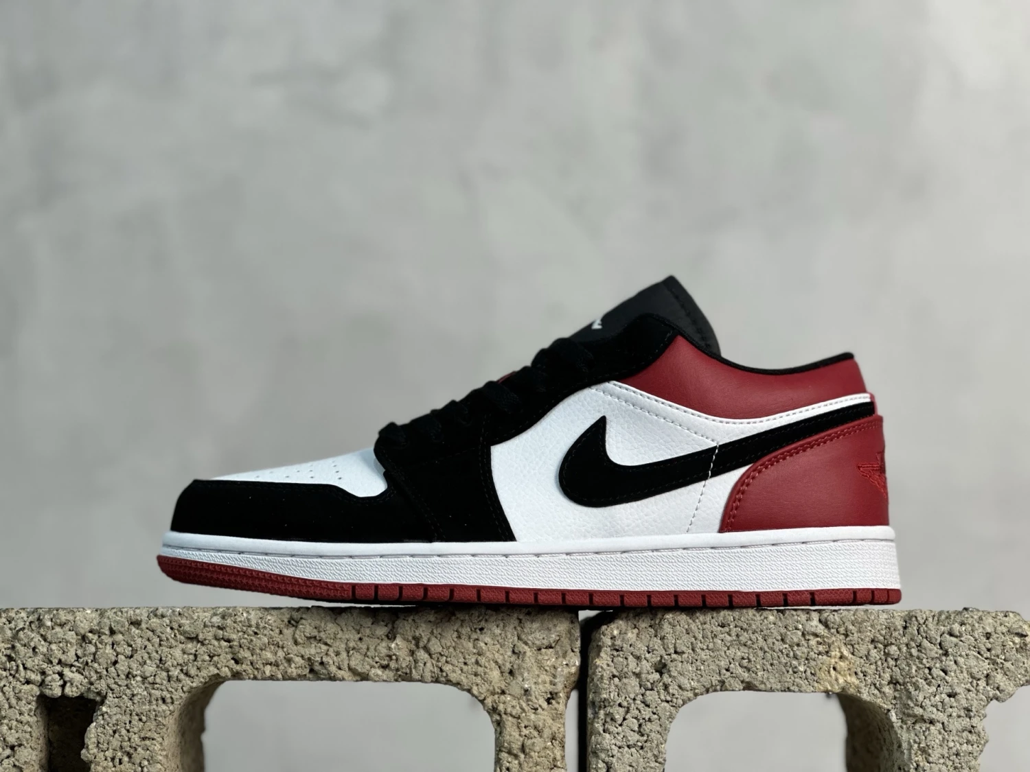 Air Jordan Low – Black White Red Edition