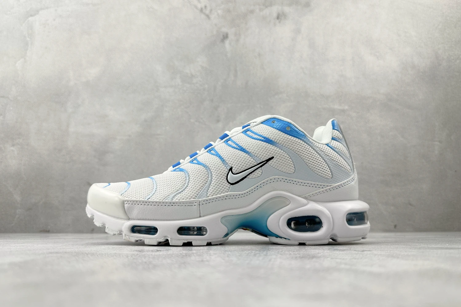 Nike Air Max Plus TN – White / Royal Blue