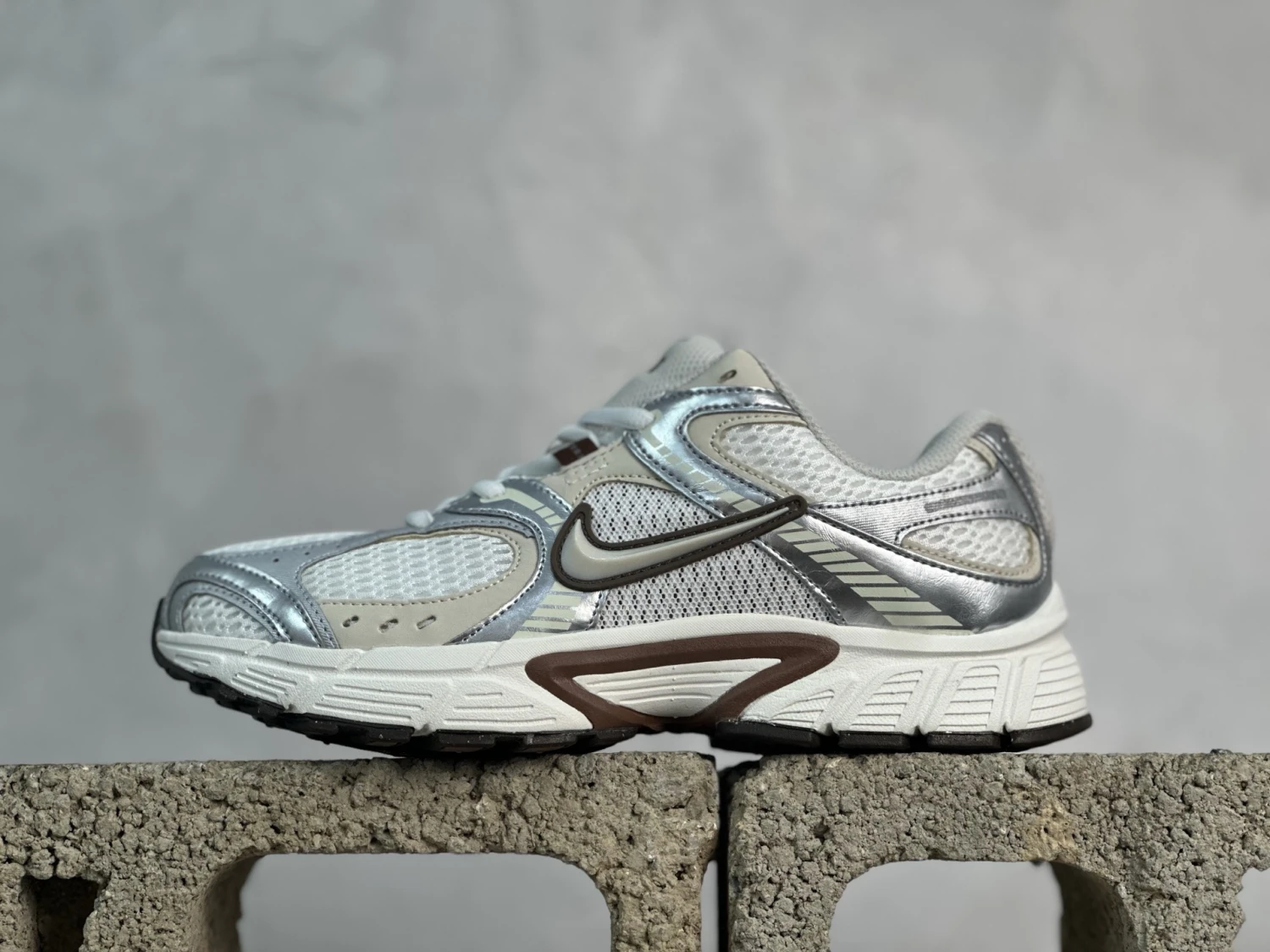 Nike Air Max Moto 2K – White, Metallic Silver & Mocha Brown
