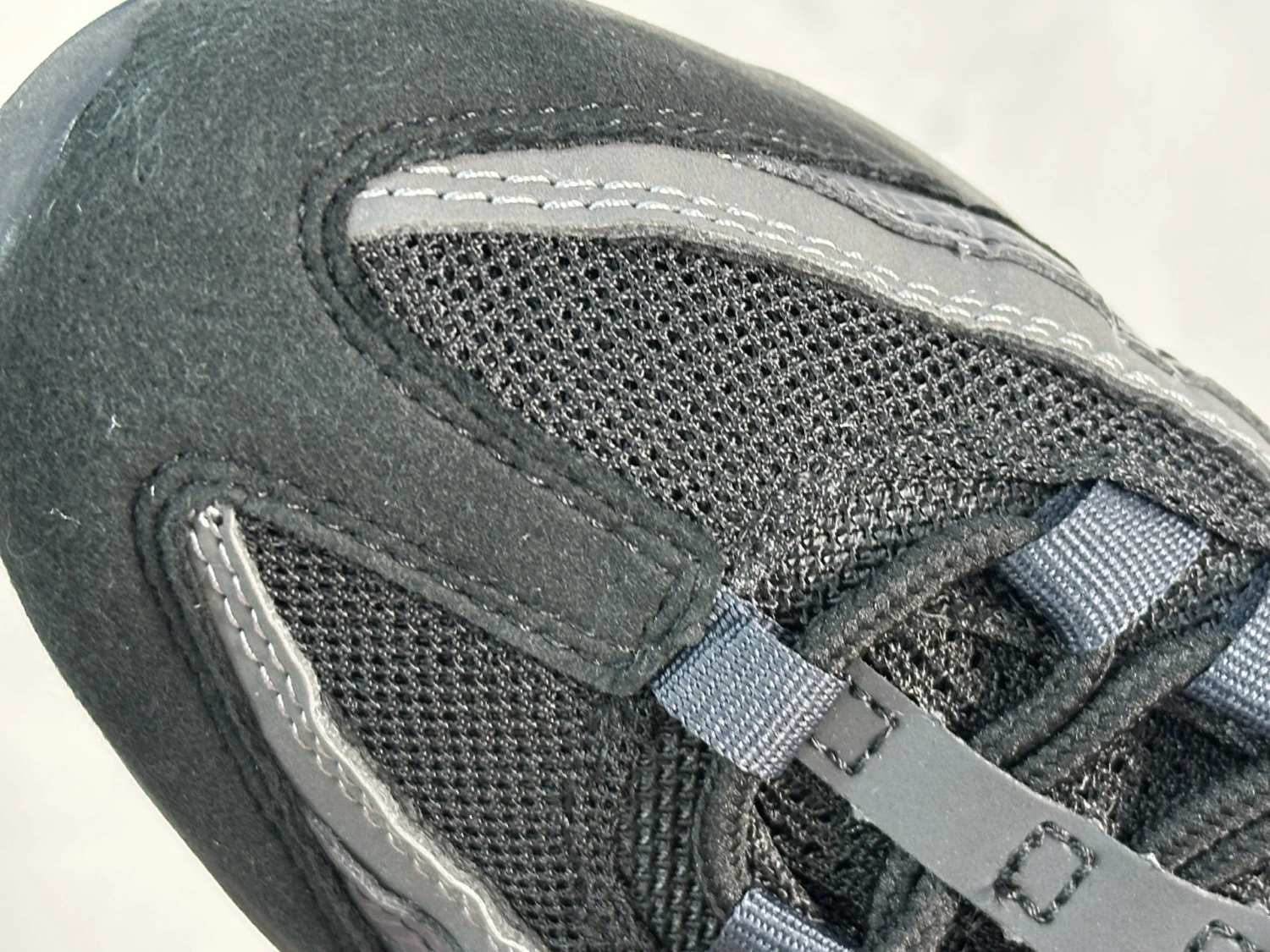 Nike Air Max 95 Sneakers – Black & Dark Grey