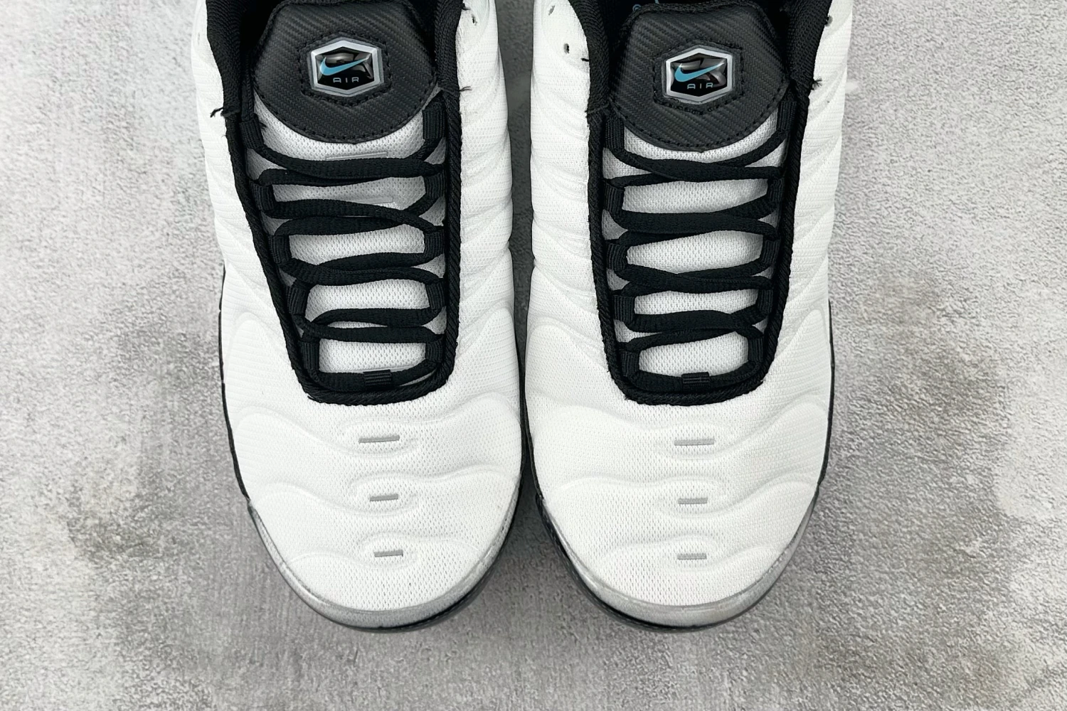 Nike Air Max Plus TN – White / Black / Aqua Blue