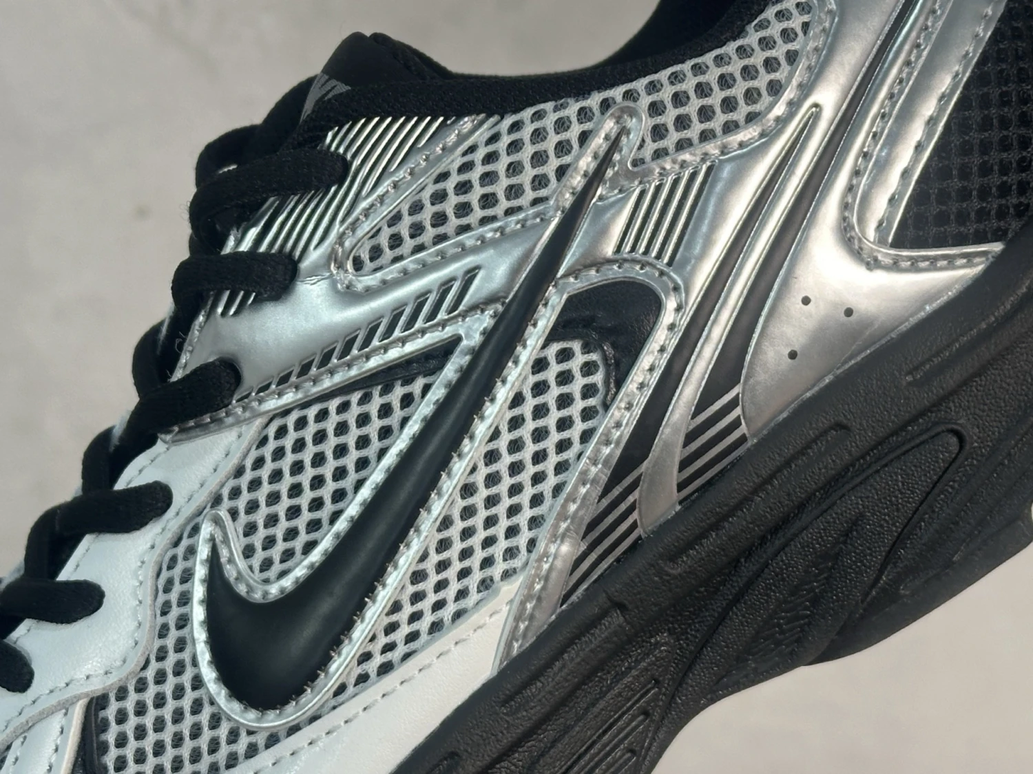 Nike Vomero 20 Running Shoes – White, Black & Silver