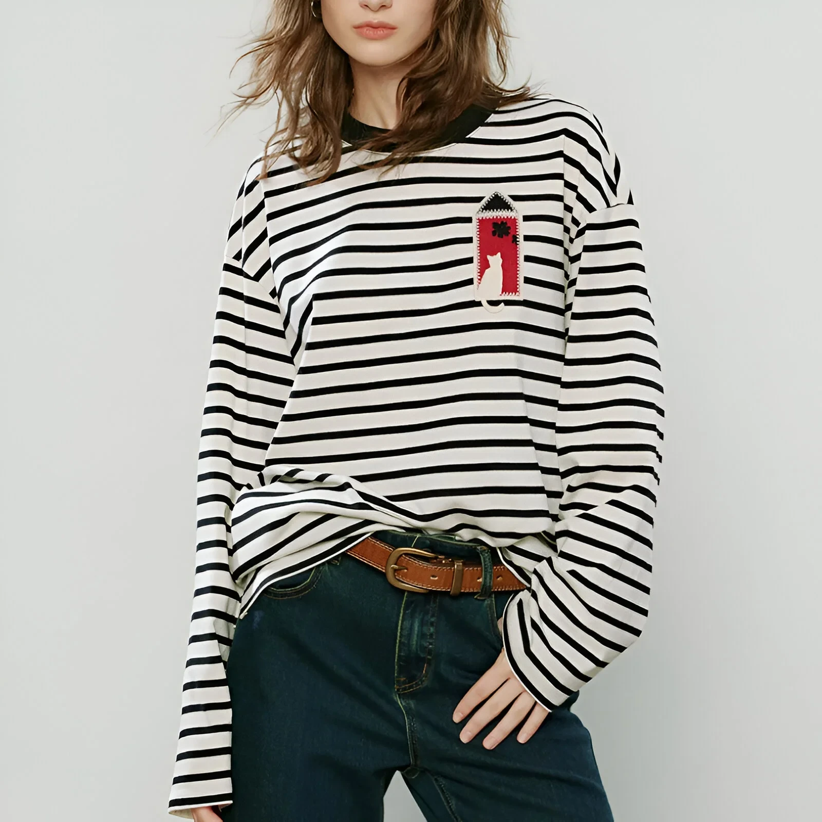 Women’s Long-Sleeve Cat Applique Embroidery Crew-Neck Slimming Top