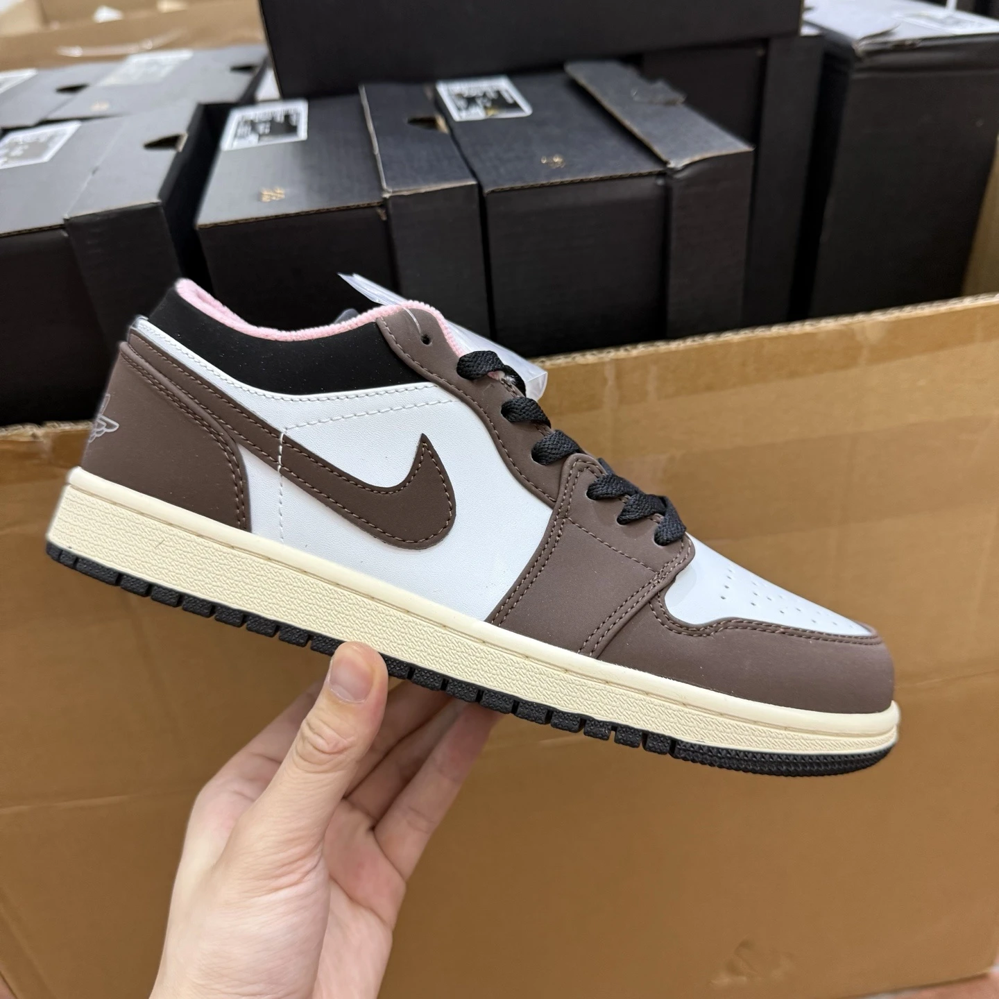 Air Jordan Low – Mocha Pink Edition
