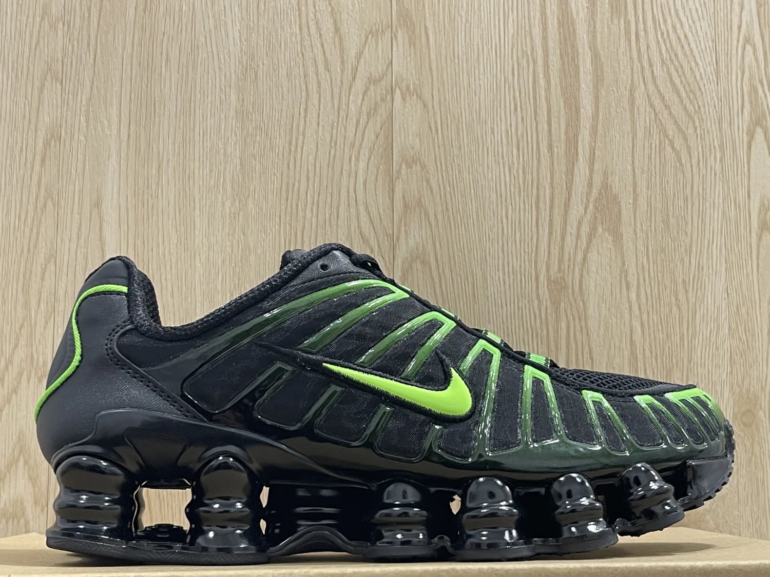 Nike Shox TL – Black / Neon Green