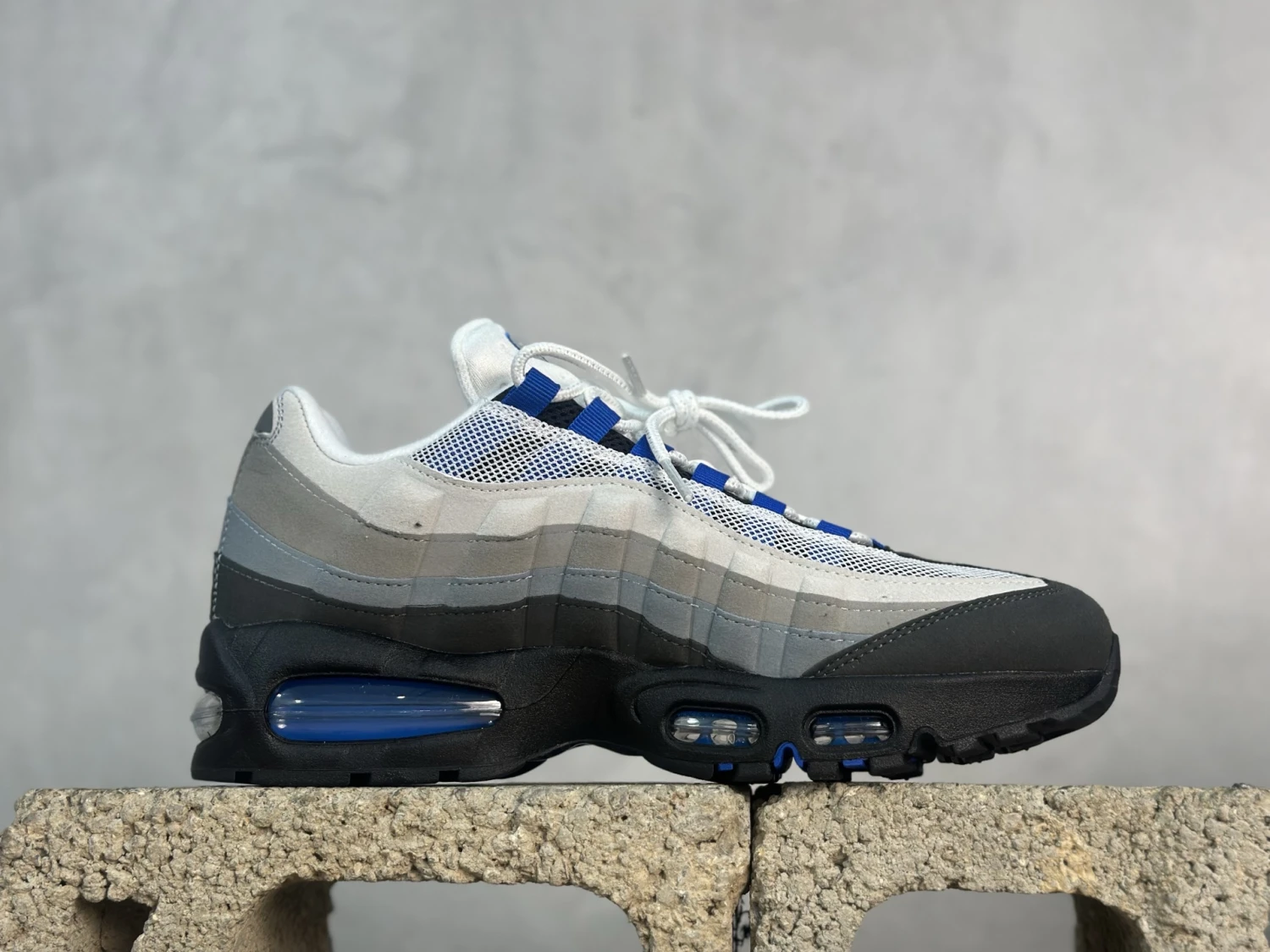 Nike Air Max 95 Sneakers – White, Grey, Black & Royal Blue