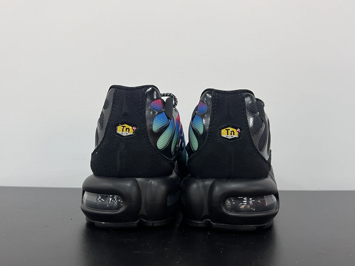 Nike Air Max Plus TN – Black, Royal Blue & Crimson Red Gradient