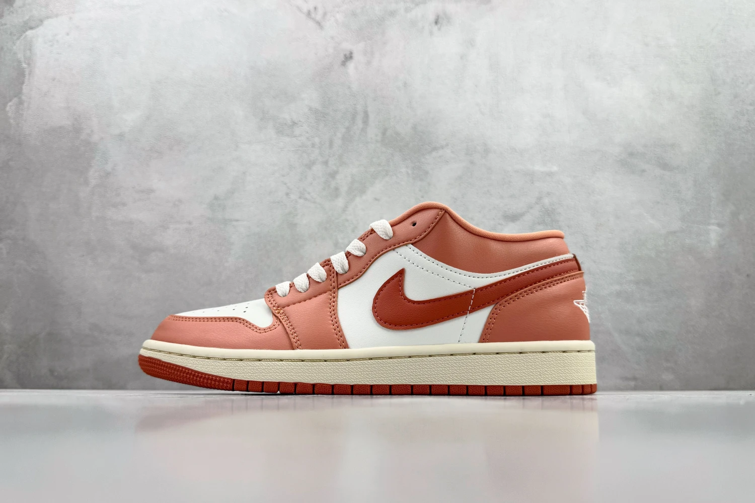 Nike Air Jordan Low White Pink