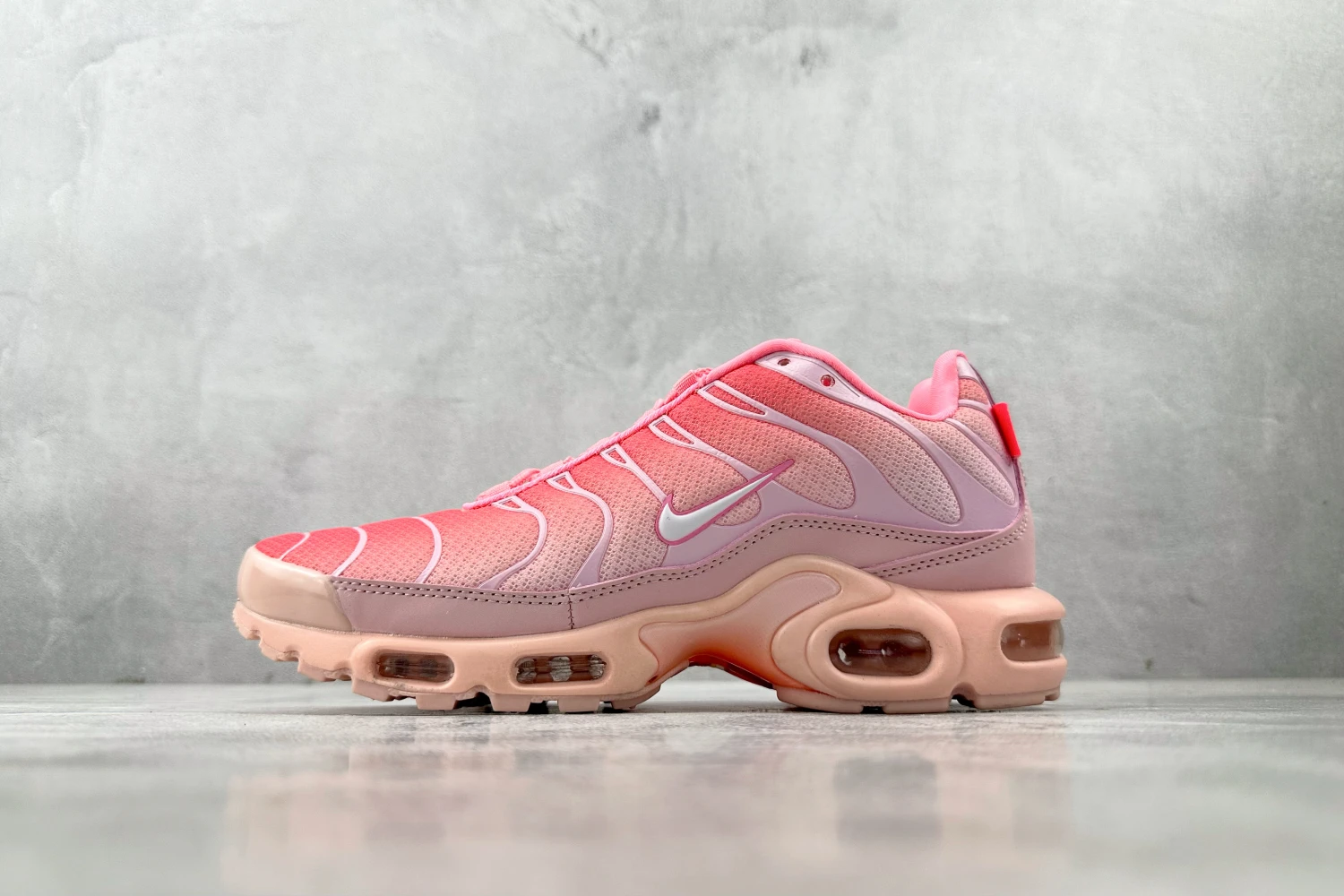 Nike Air Max Plus TN – Soft Pink / Pearl White