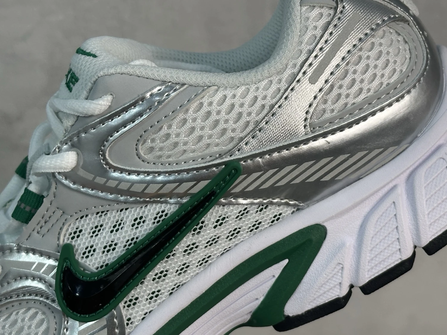 Nike Air Max Moto 2K – White, Metallic Silver & Emerald Green