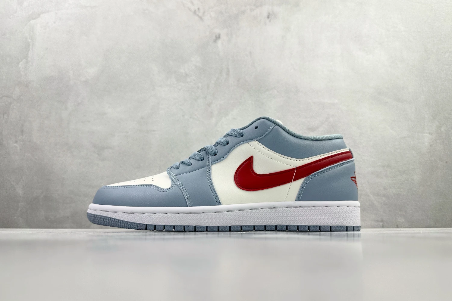 Air Jordan Low University Blue
