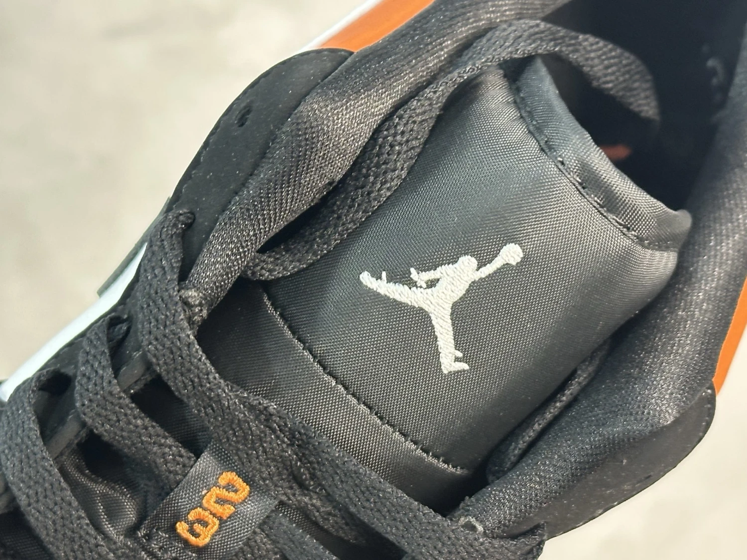 Air Jordan Low – Orange Black Edition