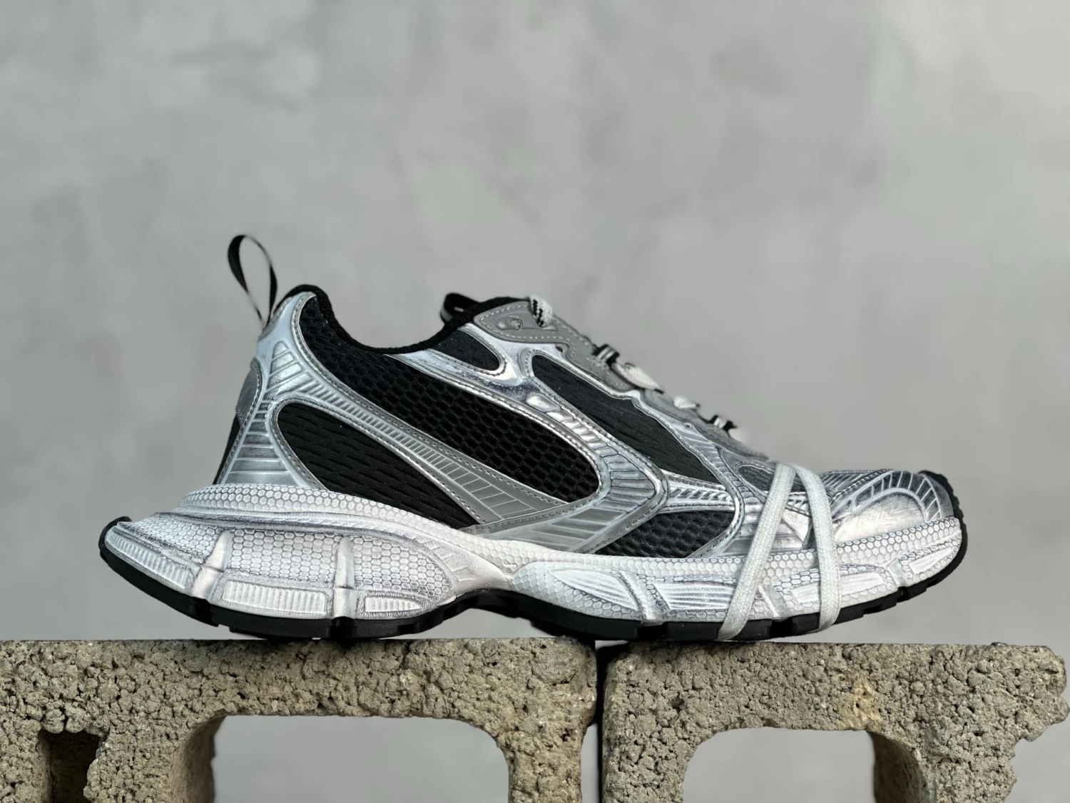 Luxury Chunky Runner Sneaker – Silver Grey / Black