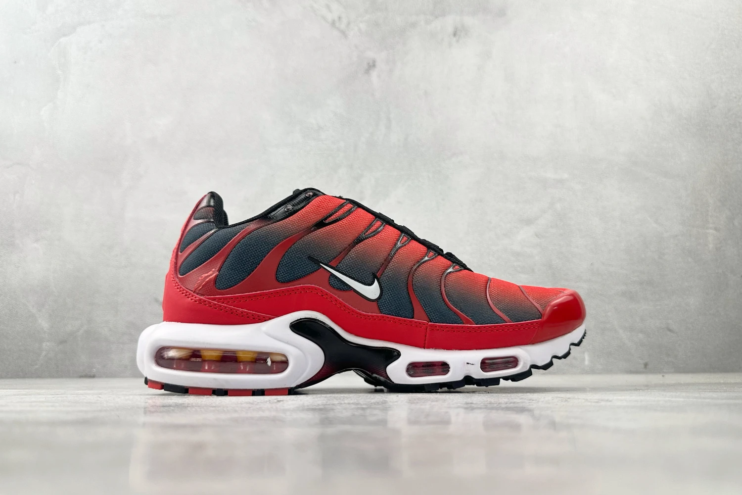 Nike Air Max Plus TN Red Black Gradient Running Sneakers