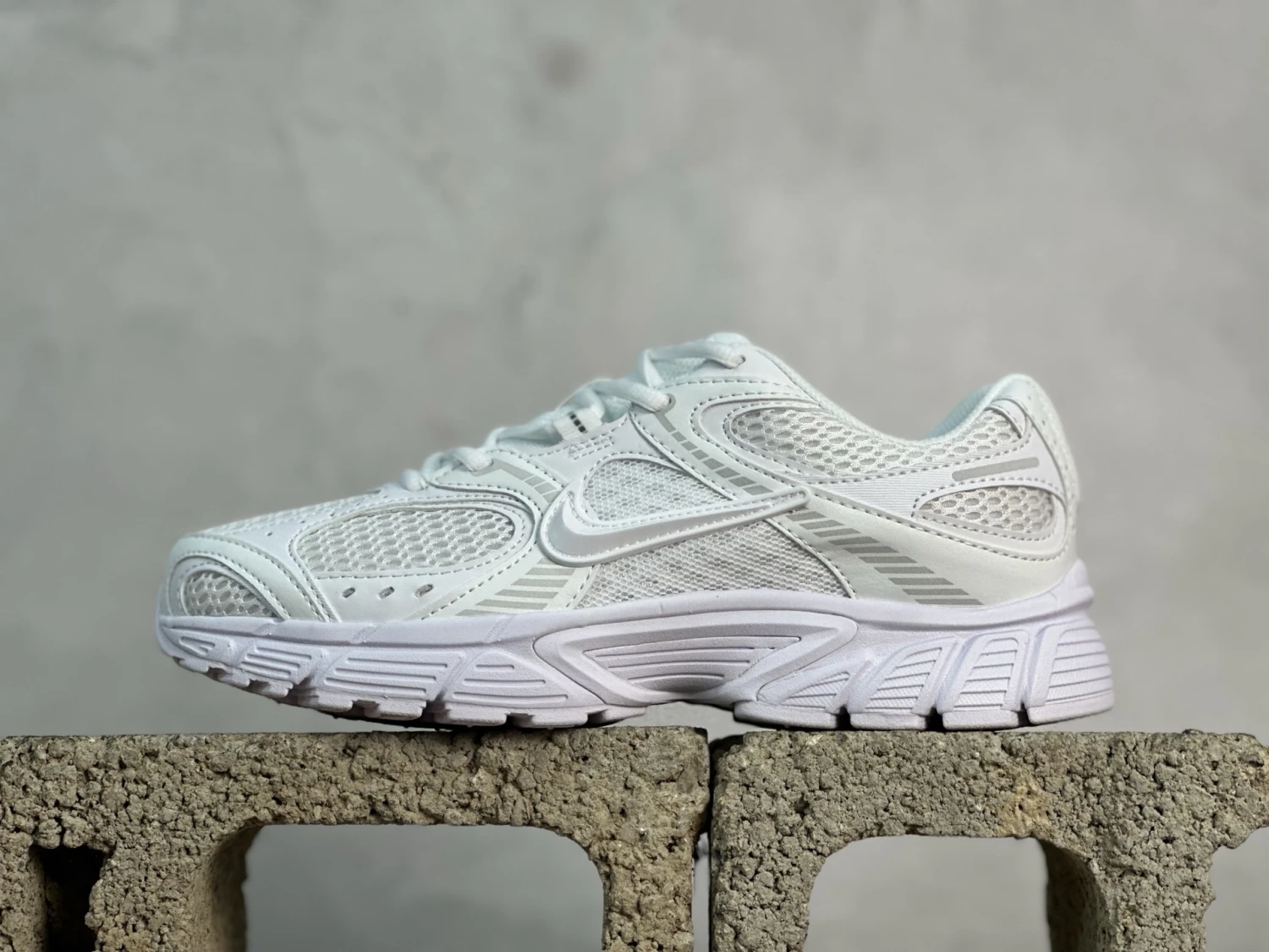 Nike Air Max Moto 2K – Triple White