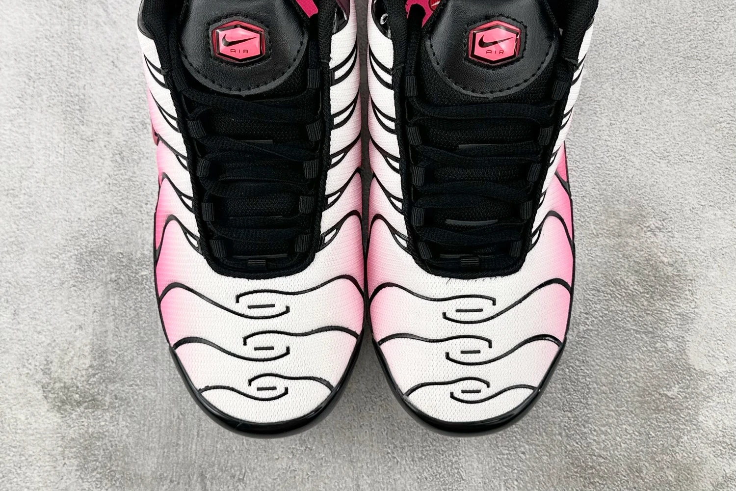 Nike Air Max Plus TN – White / Pink / Black