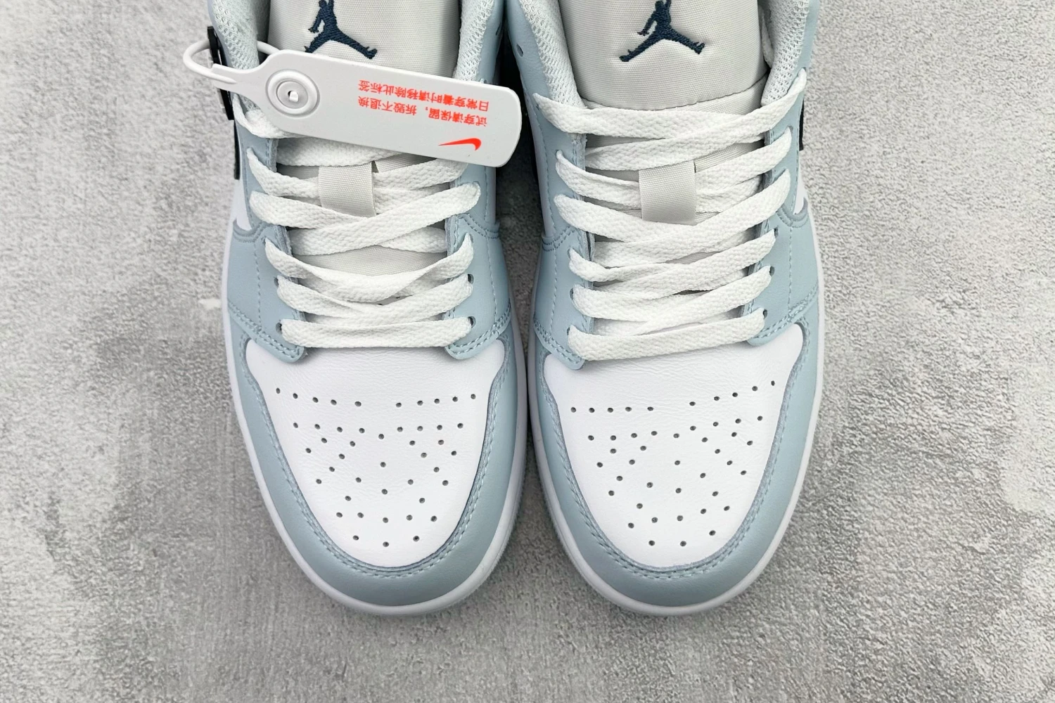 Jordan Low Sneaker – Ice Blue & White