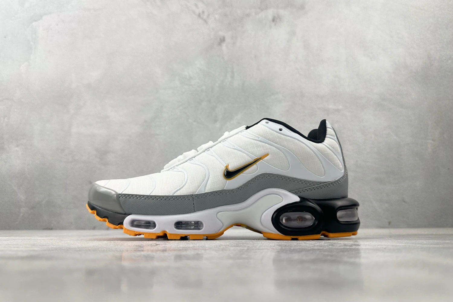 Nike Air Max Plus TN Premium – Triple White