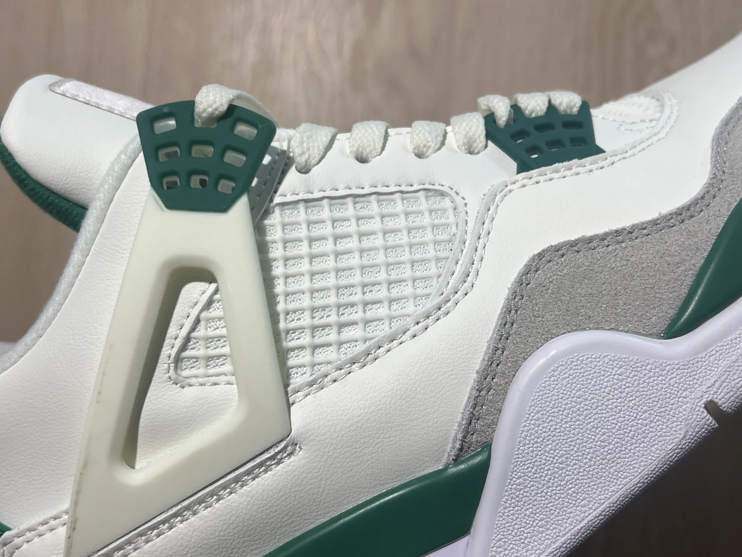 Air Jordan 4 Retro Pine Green Sneaker – Classic White Green Edition