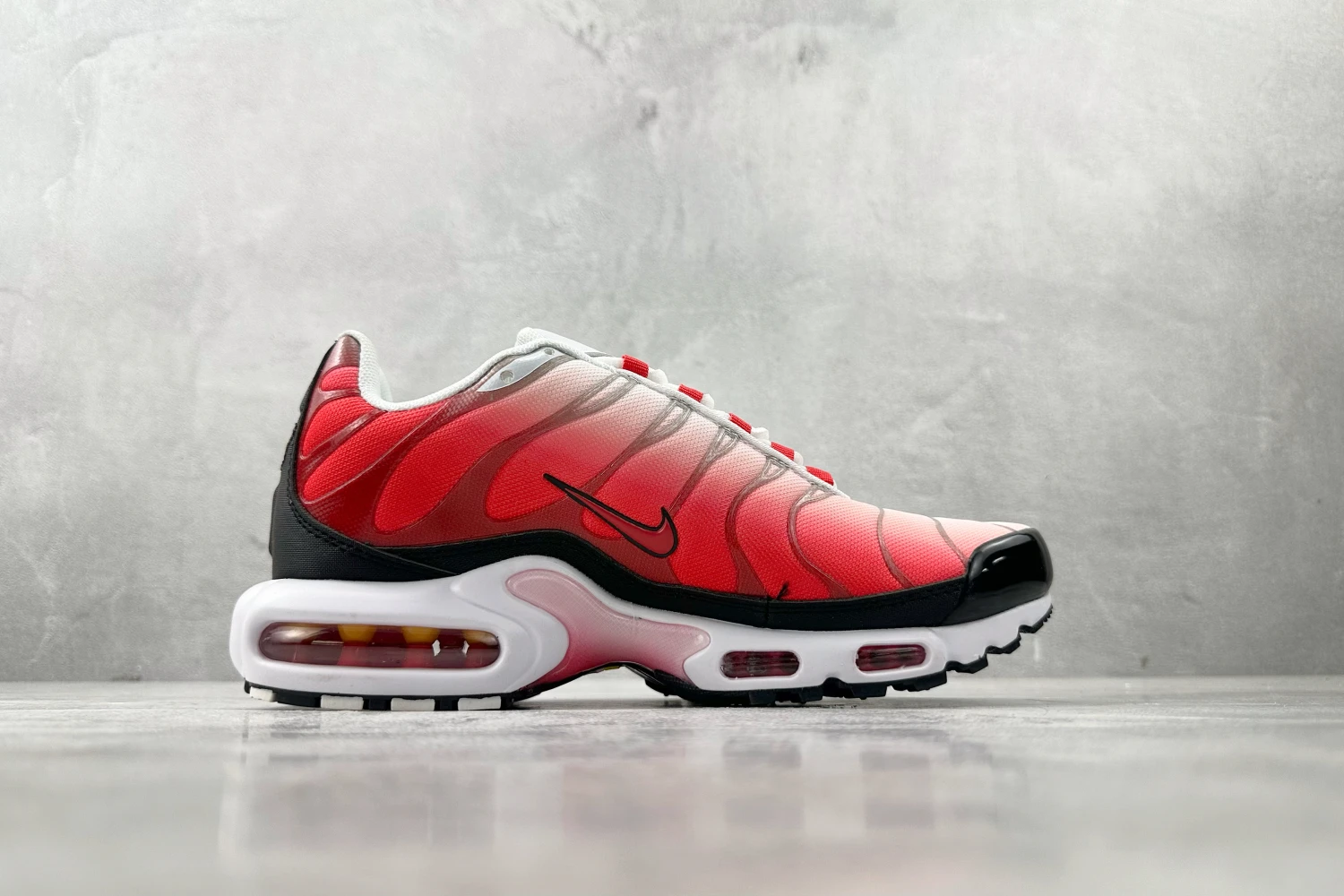 Nike Air Max Plus TN Red Gradient White Black Sneakers