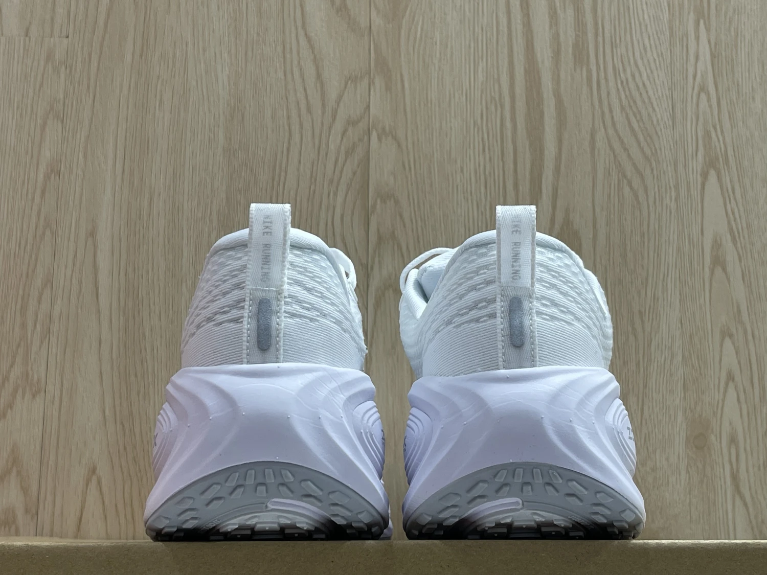 Nike Run Vomero Plus – Triple White