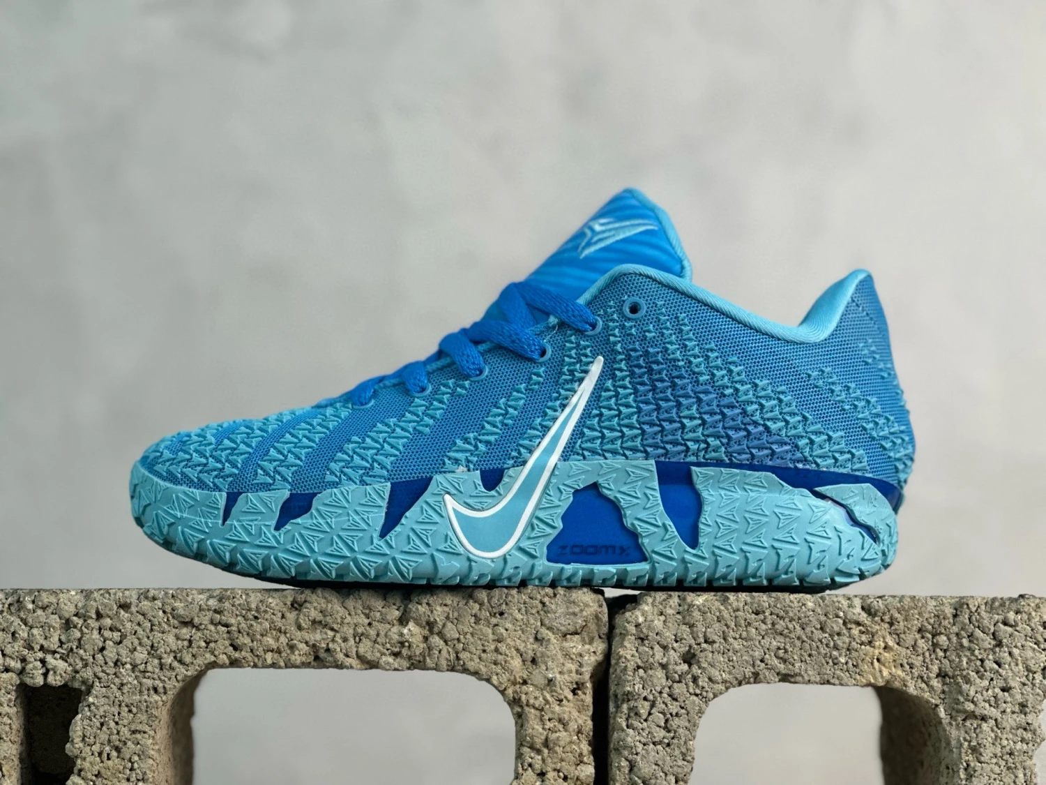 Nike Kyrie Low Basketball Shoes – Sky Blue/Royal Blue