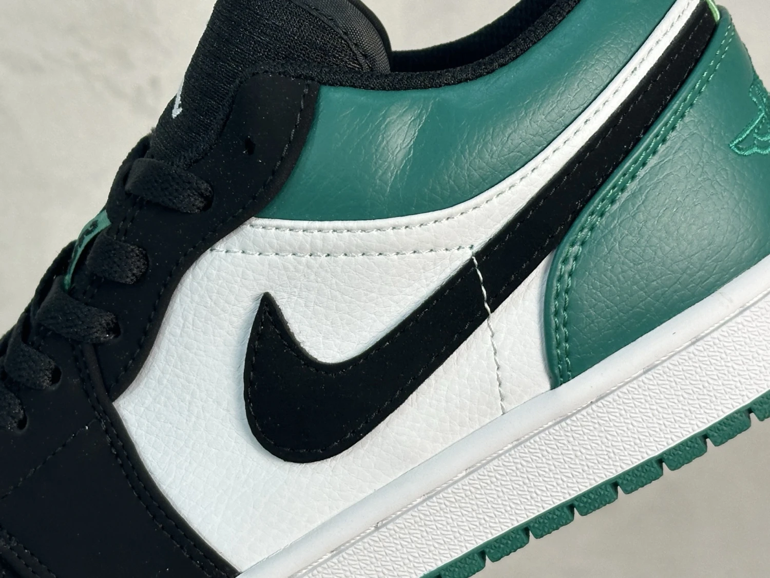 Air Jordan Low – Teal Black White Edition
