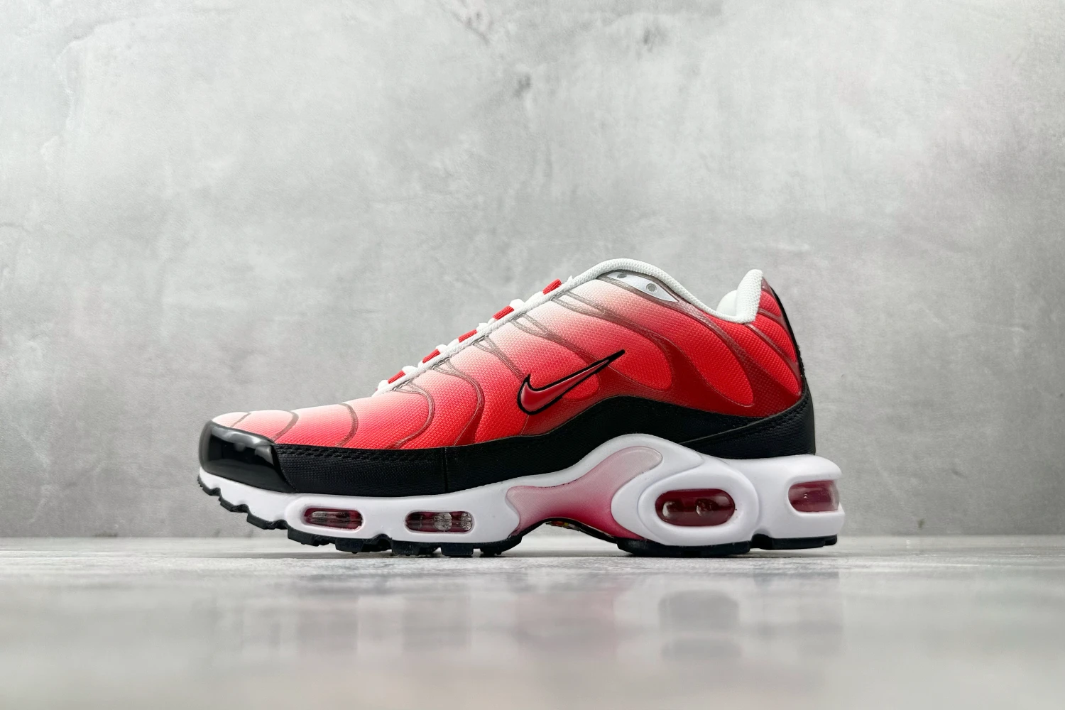 Nike Air Max Plus TN – White / Red / Black