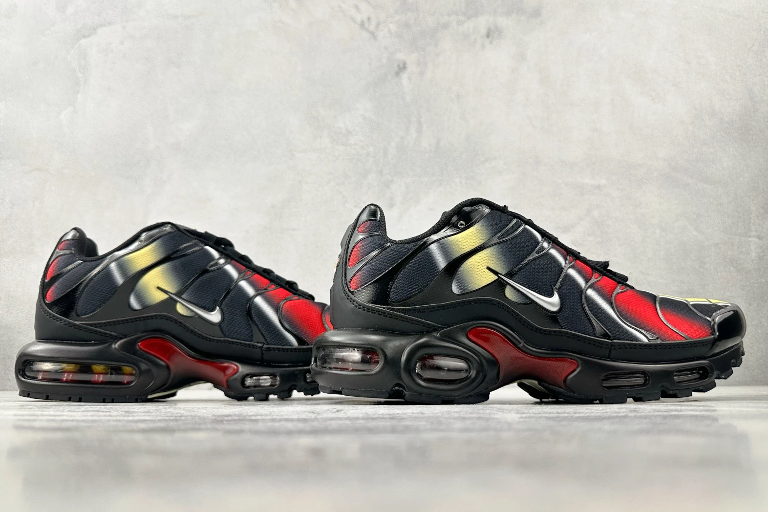 Nike Air Max Plus TN Black Red Gradient Sneakers