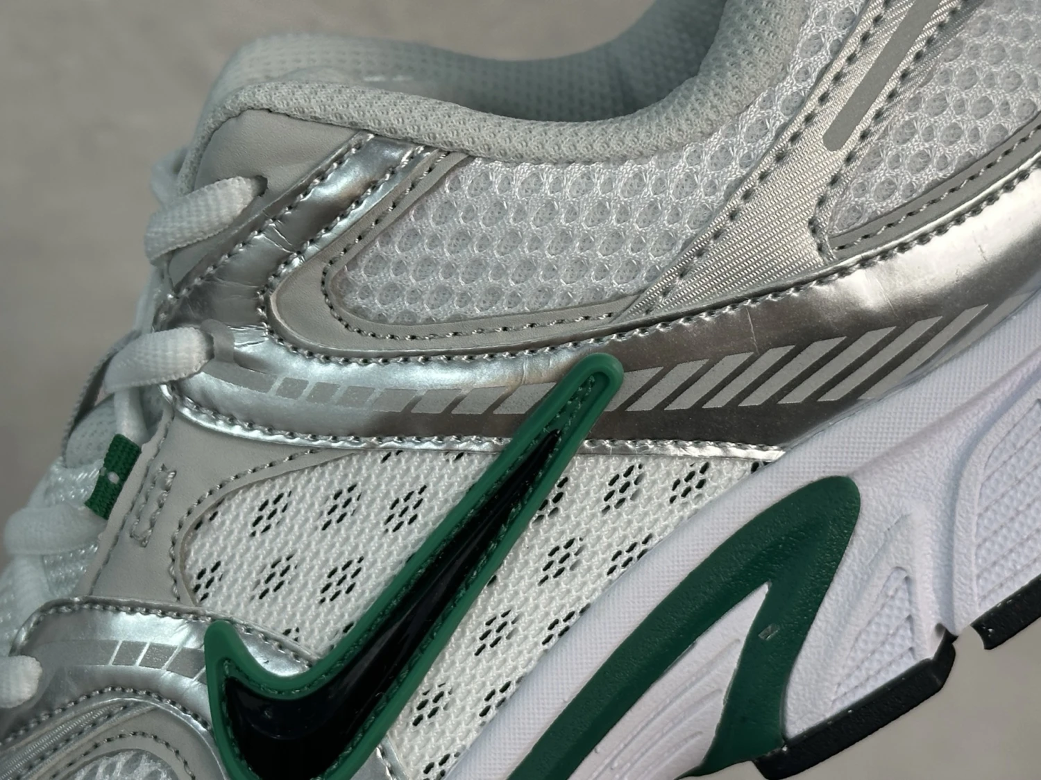 Nike Air Max Moto 2K – White, Metallic Silver & Emerald Green