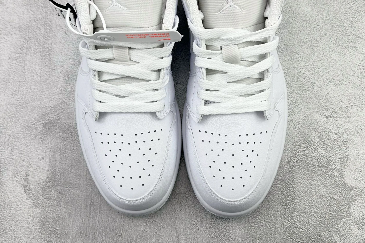 Jordan Low Sneaker – Triple White