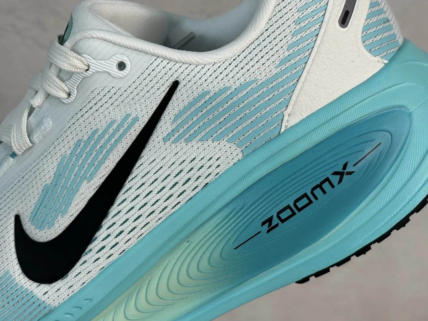 Nike Vomero 18 Road Running Shoes – White & Aqua Blue